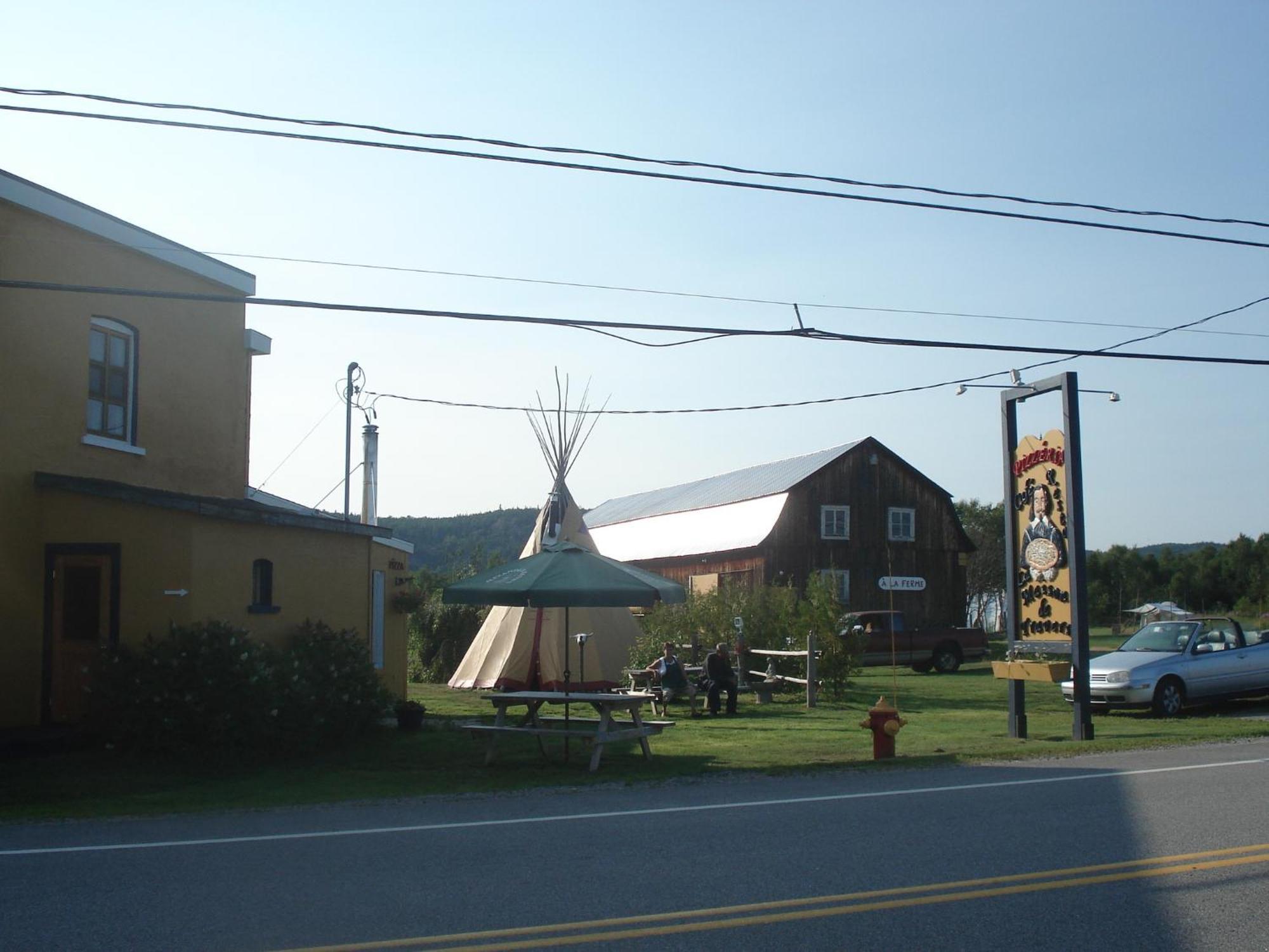 Motel La Maison De Travers Baie-Sainte-Catherine Exteriér fotografie